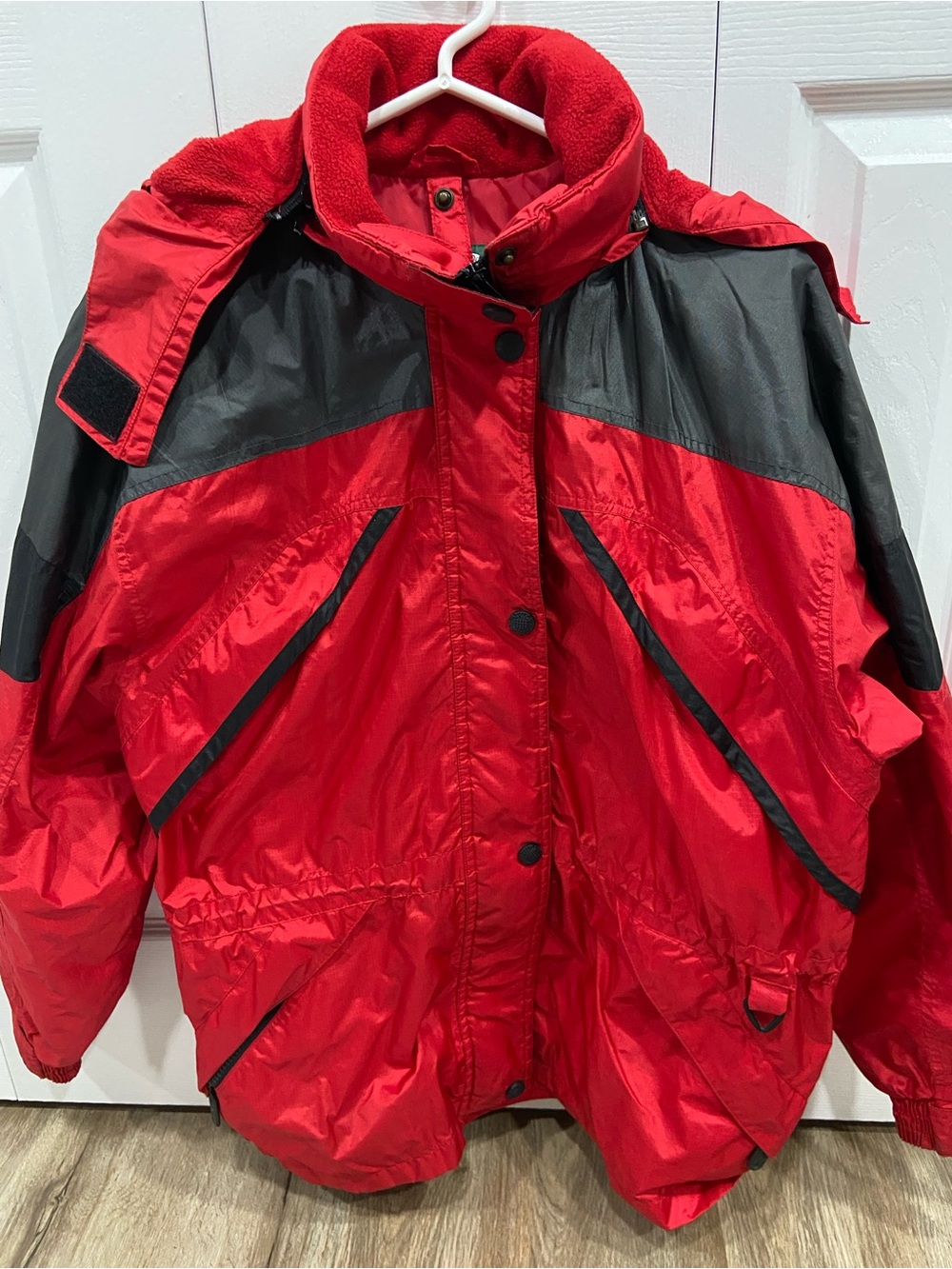 Cabela’s Women’s Red and Black Outdoor Hooded Jacket Sz M